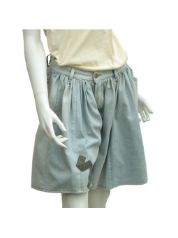 Bermuda en denim reciclado.