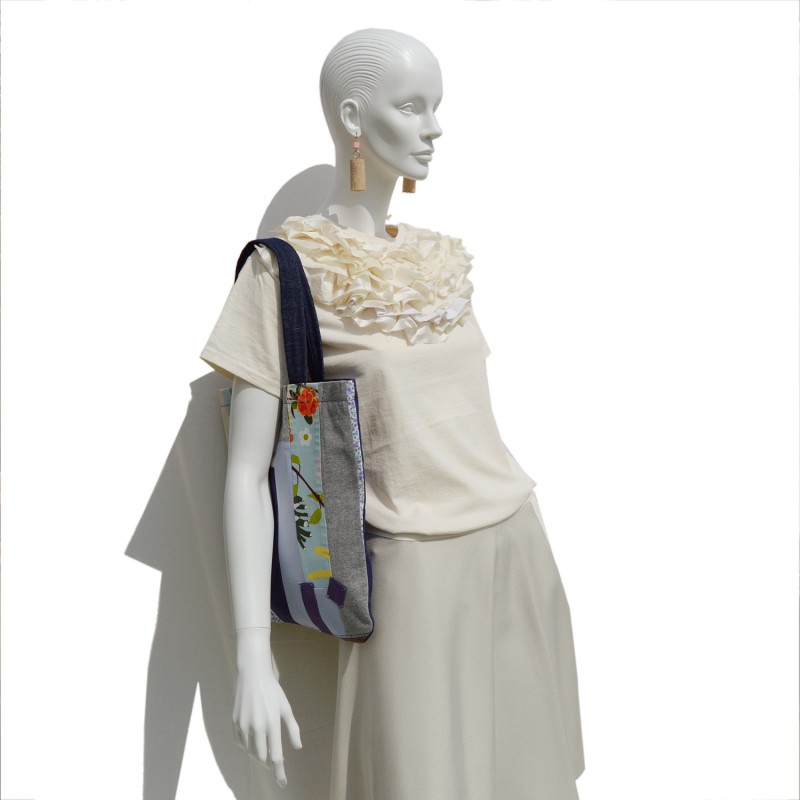 T-shirt with ruffles around the neck and patchwork bag