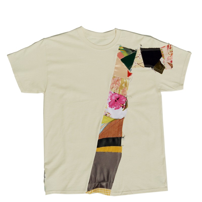 Camiseta en color beige con inserto patchwork de diferentes tejidos