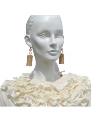 Earrings in recycled cork and wood and ruffles t-shirt
