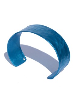Blue-hammered-aluminium-bracelet