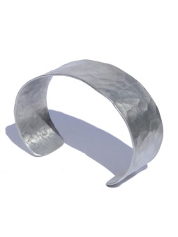 narrow- white-hammered-aluminum-bracelet