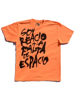 Camiseta "Soy reacio a la falta de espacio" de Hola Por Qué
