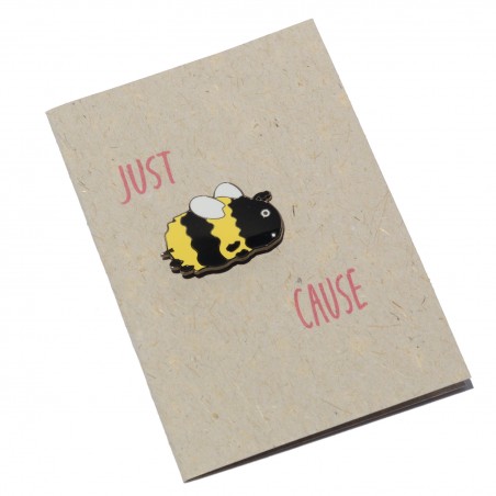 Pin de esmalte de abeja "Just Bee Cause" con una tarjeta hecha de papel Bee Saving