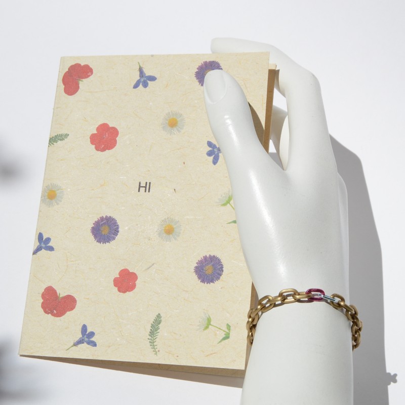 Tarjeta "Hi" hecha de papel Bee Saving y pulsera de san fabrizzio