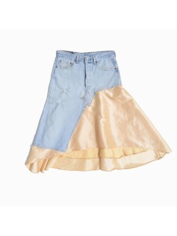 Falda hecha en upcycled denim y poliéster beige.