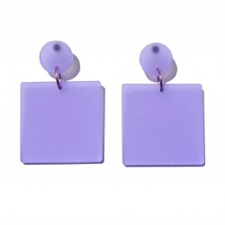 Big translucid lilac plexi earrings, made in a circular shape and a big square united by a pink metalized ring.