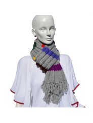 Bufanda hecha a mano, en color Gris con rayas de colores