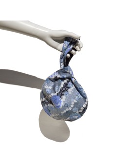 Hoshi Perla Shijimi bag printed with blue roses and graphic designs