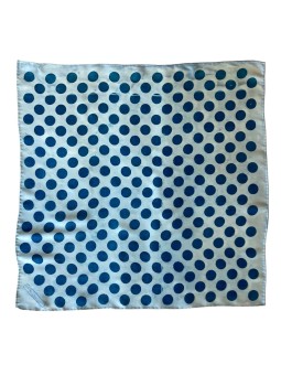 Pañuelo de seda estampado de lunares en cianotipia.