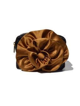 Pulseta Negra y Oro viejo de Celina Martin