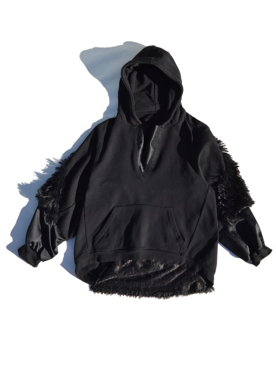 Sudadera negra con pelouche