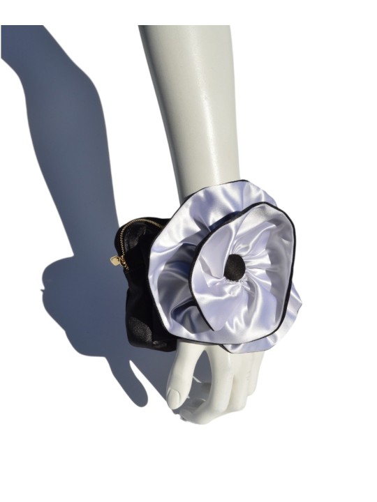 Pulseta Negra y Blanco de Celina Martin para San Fabrizzio