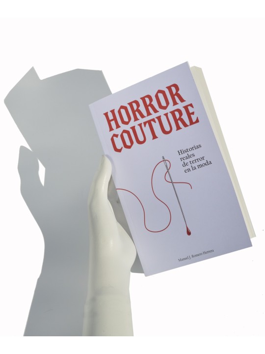 Horror Couture: True Stories of Terror in Fashion (Paperback) by Manue